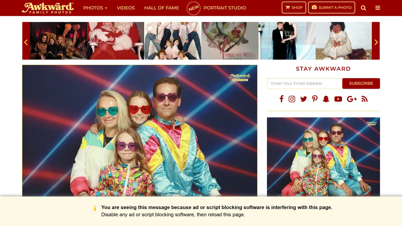 Screenshot of Awkward Family Photos
